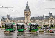 Primăria Iaşi a expus trei autobuze electrice în centrul oraşului pentru a fi admirate de ieşeni (galerie foto)